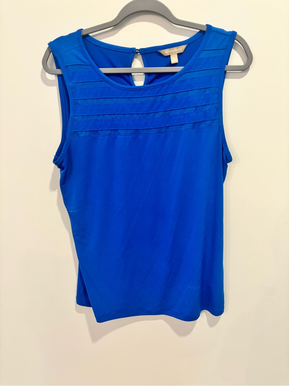 Banana Republic Sleeveless Blue Pleated Yoke Women's Top